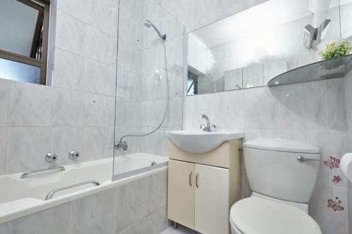 Ένα μπάνιο στο Townhouse in Bloubergstrand