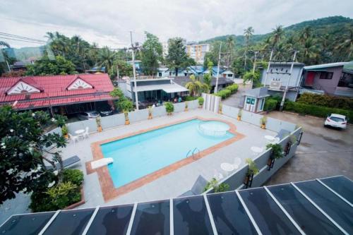 Bazén v ubytování 2bedroom 2 bath CondoaroundonekmfromAonang beach nebo v jeho okolí
