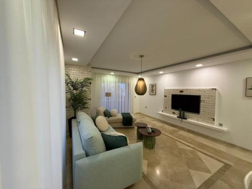 Luxury 100 sq.m. sea view apartment