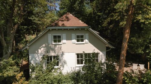 a white house in the middle of trees at Waldmaise in Hayingen