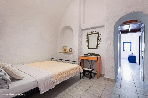 YANNIS and EFI CAVE HOUSE-SUNSET-