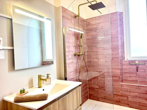 Koupelna v ubytování Le Carrousel - Au Coeur du centre & Wifi