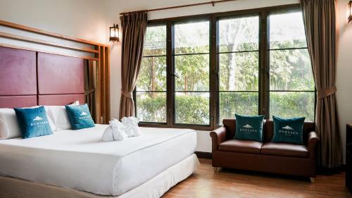 Postel nebo postele na pokoji v ubytování Bor Saen Pool Villa