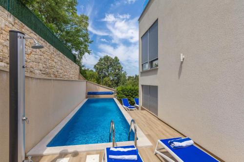 Luxurious villa with heated pool and rooftop jacuzzi