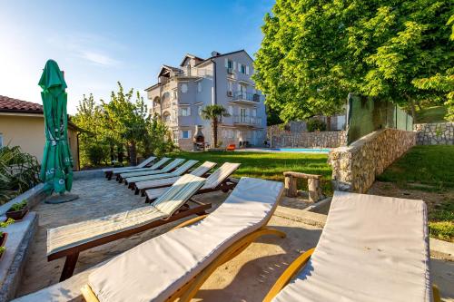 Family-friendly apartments with swimming pool Rijeka - 14294