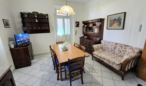 TV a/nebo společenská místnost v ubytování Lanfranco & Anna house