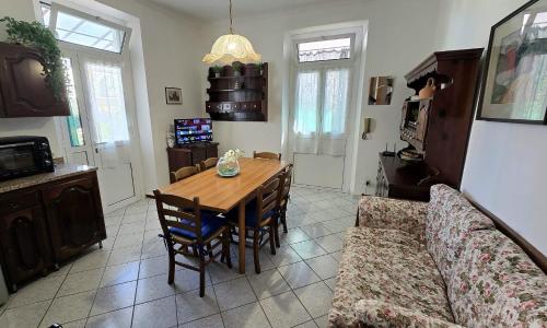 TV a/nebo společenská místnost v ubytování Lanfranco & Anna house