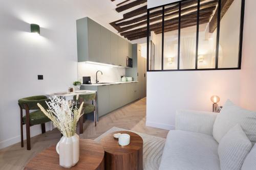 Parisian Gem with Stunning View - By Éditions Slim Paris