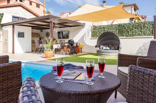 Family friendly house with a swimming pool Rovinj - 24669