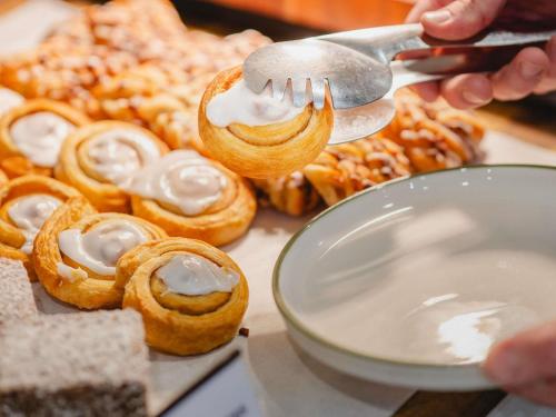 ホテルの敷地内または近くでの食事または食べ物