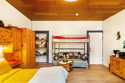 Postel nebo postele na pokoji v ubytování Gästezimmer für 3 Personen