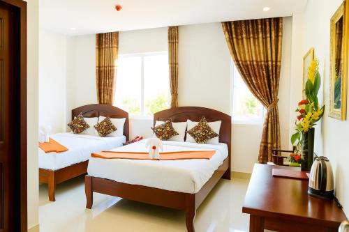 a bedroom with two beds and a window at Phúc Lộc Hotel Ninh Bình in Ninh Binh