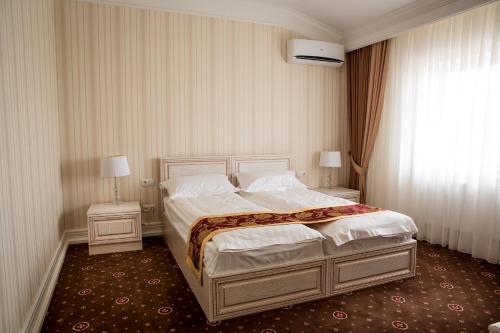 Ένα ή περισσότερα κρεβάτια σε δωμάτιο στο Hotel Grand Aristocrate