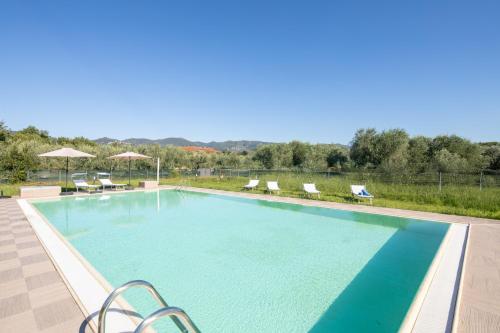 Πισίνα στο ή κοντά στο Villa Diamante by VacaVilla