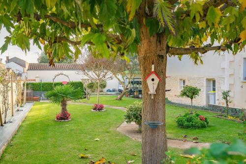 Gallery image of Au Paradis Des Hotes - Chambre Ile in Fouras