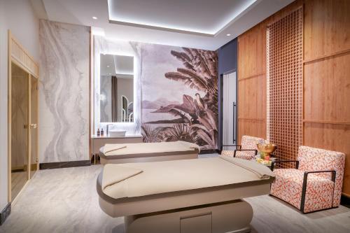 a hospital room with two beds and a mirror at Delphin Palace Hotel in Lara