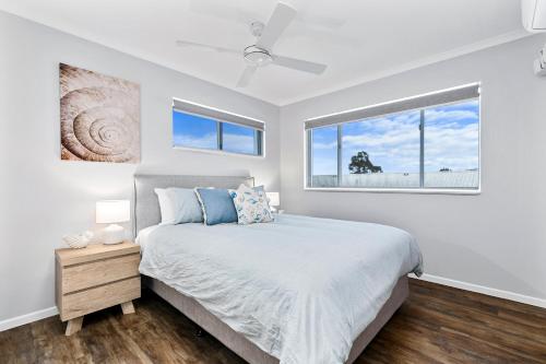 Ένα ή περισσότερα κρεβάτια σε δωμάτιο στο Sunset at Jade Waters with Private Rooftop Terrace