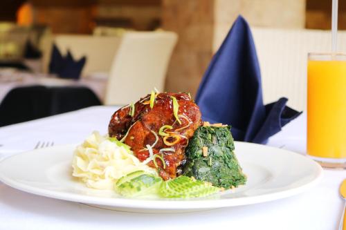 Jídlo v hotelu nebo okolí