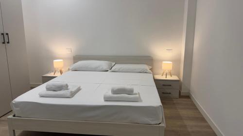 Ένα ή περισσότερα κρεβάτια σε δωμάτιο στο SMART HOME Trento