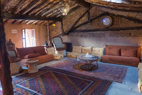 Khu vực ghế ngồi tại DeMaJia Casa entera en Castillejo de Robledo