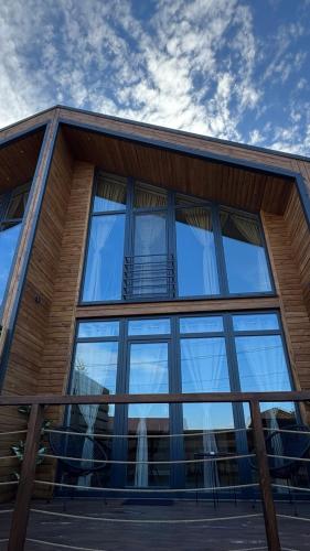 Bygningen som feriehuset ligger i