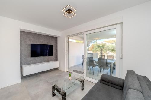 Ella modern centrally located apartments