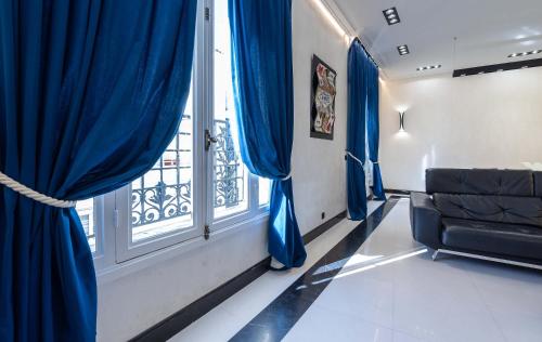 110 m2 golden square, renovated, 20metres croisette, parking private