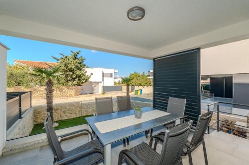 Ella modern centrally located apartments