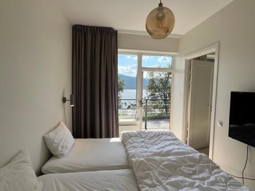 a bedroom with a bed and a large window at Åre Stay - VM huset centralt i Åre in Åre
