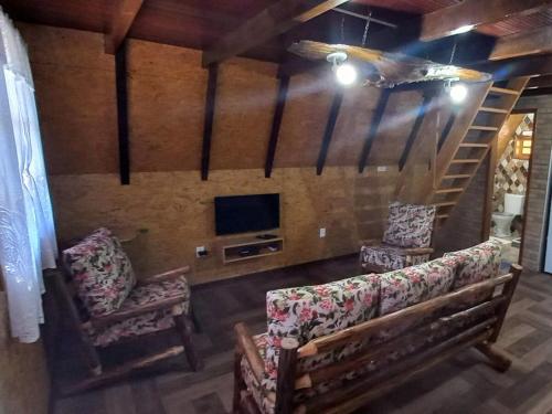 TV a/nebo společenská místnost v ubytování Recanto Mauá - Chalé Amarílis