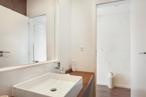Mountain view one bedroom plus 1 extra room in Cascais