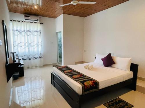 Postel nebo postele na pokoji v ubytování Aqua Hotel Yala