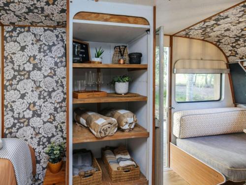 Ένα ή περισσότερα κρεβάτια σε δωμάτιο στο Canterburg stables