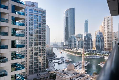 Escape24 Elegant 1BR with Marina Views, Dubai Marina