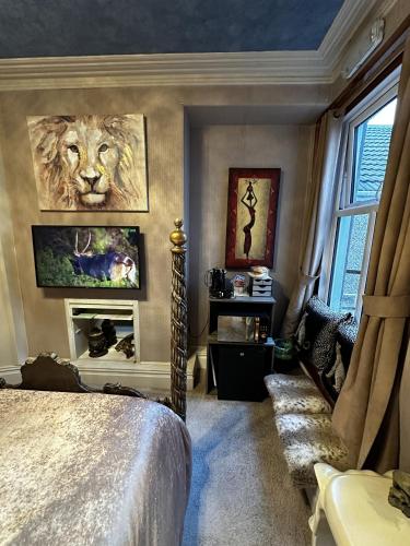 Gallery image of Enjoy An African Adventure In The Heart Of Swansea in Swansea