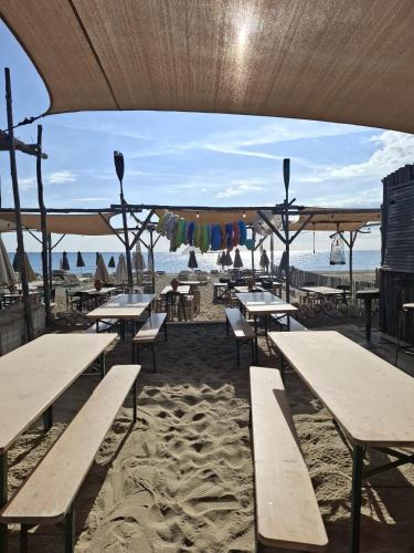 Spacieux Mobilhome Petit coin de paradis Camping MAR ESTANG 4 Étoiles et pied dans la mer