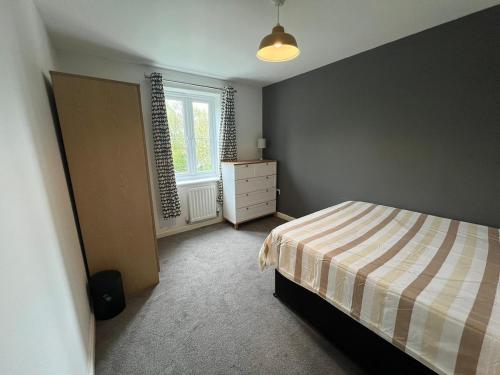 En eller flere senge i et værelse på Beautiful 4-bedroom house