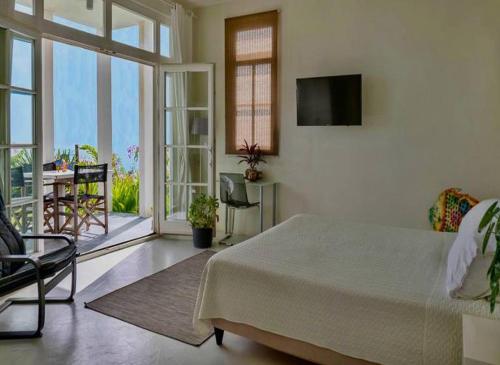 Postel nebo postele na pokoji v ubytování Whale Tails Boutique Hotel