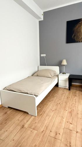 Postel nebo postele na pokoji v ubytování Meyben Apartment Mannheim Küche, TV, Waschmachine