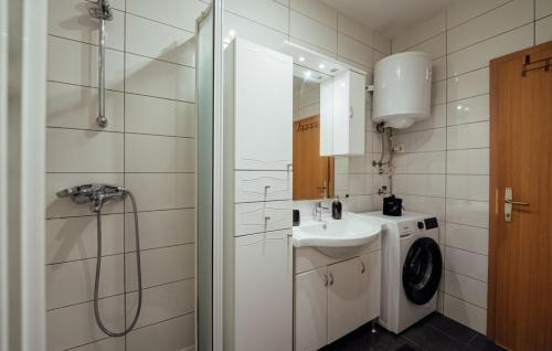 Ένα μπάνιο στο Villa Oaza Mira - Makarska by Villas Guide