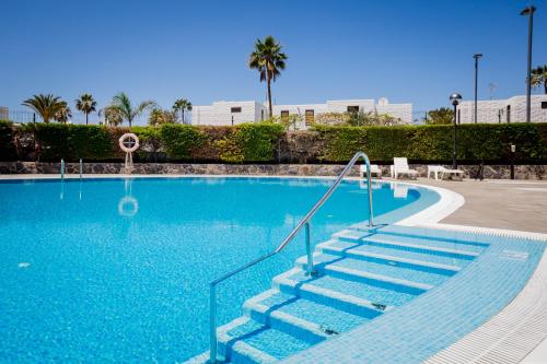 Cerca de la playa y jardin