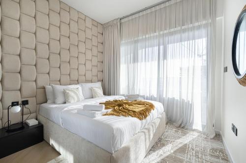 Deluxe Binghatti Suites by Hostiva - Burj View