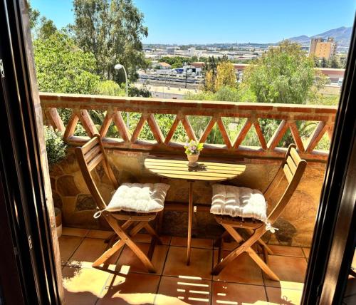 Vista generica sulle montagne o vista sulle montagne dall'interno dell'appartamento