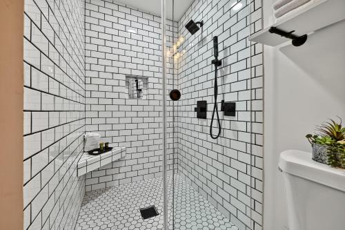 Koupelna v ubytování The Penthouses on Main - Downtown Blue Ridge