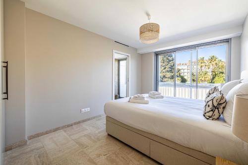 Spacious apartment a c 2BR 4P Cannes