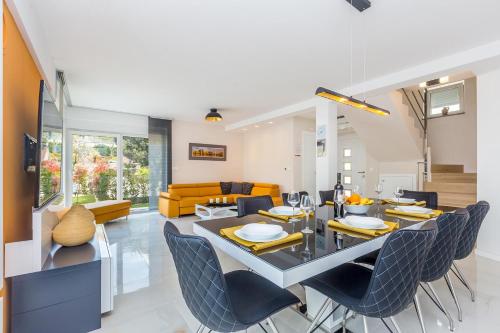 Modern villa with heated pool, hot tub and sauna