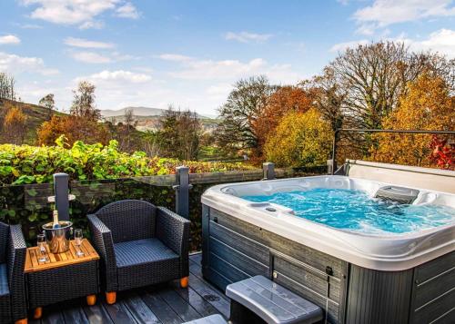 Bazén v ubytování Beautiful Home In Bala, Gwynedd W nebo v jeho okolí