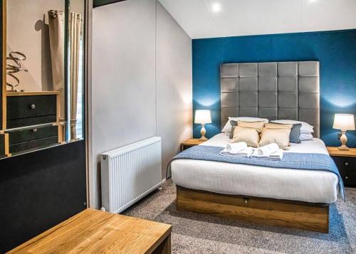 Postel nebo postele na pokoji v ubytování Beautiful Home In Bala, Gwynedd W