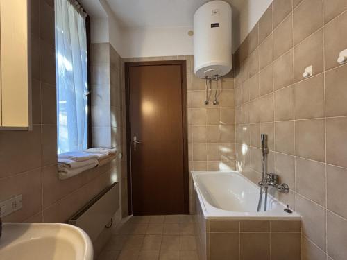 a bathroom with a sink and a bath tub at Graziella 1 in Germignaga