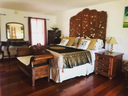 Postel nebo postele na pokoji v ubytování Romantic Cottage Rental with Hot Tub Outside Woodstock, New York